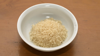 羊のカスティーリャは鹿児島産の粗糖を使っています